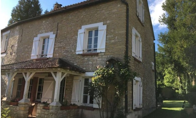Vienne-en-Arthies House | Grande Maison Dans un Charmant Village. Route Impressionniste