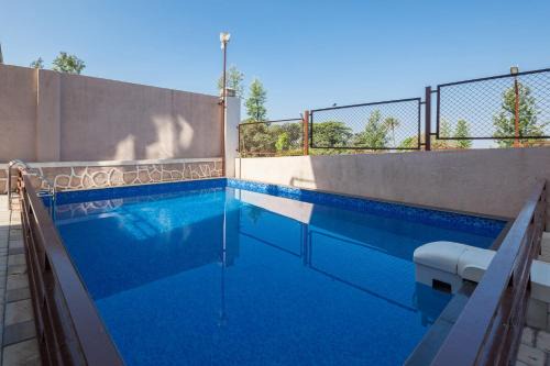 Panchgani Villa | Grande Montana by StayVista - Luxurious Hillside Villa featuring Pool, Theater, and Games Room