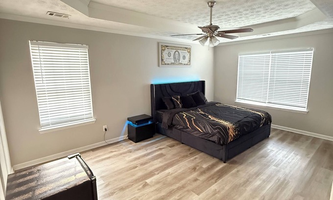 Lithonia House | Grandiose Mansion Retreat in Lithonia with Pool Table, Content Room, AC, WiFi.