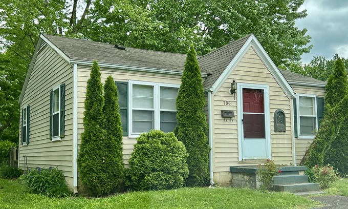 Madisonville Cottage | Grandma's Cozy Cottage