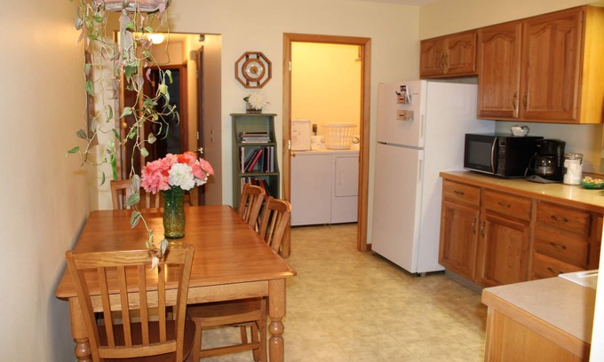 Twain House | Grandma's House - home away from home, close to UI, downtown IC and Coralville