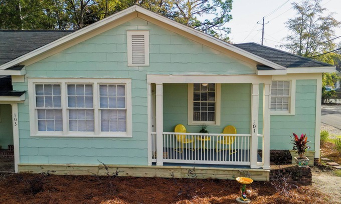 Hattiesburg Apartment | Grandma's Place! Charming and Cozy 2-bedroom apartment w/Wi-Fi & AC