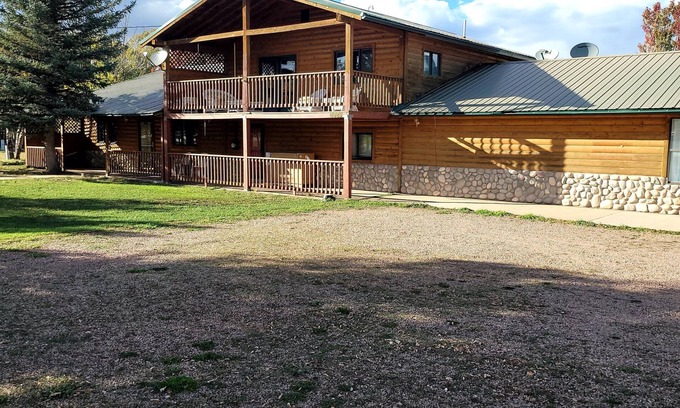 La Veta Cabin | Grandote Lodge, Great for Groups, Can Sleep 2-16
