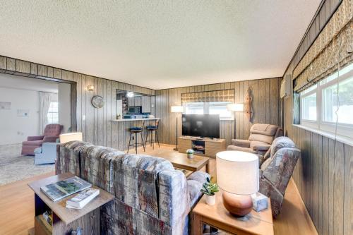 Pinellas Park House | Grandpa Daves Vintage Getaway in Pinellas Park!