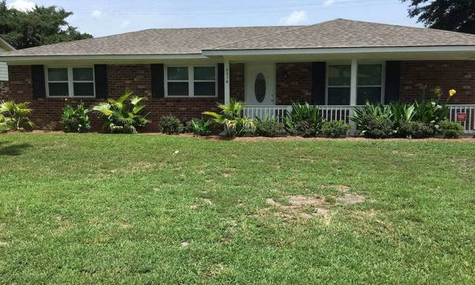 Thunderbolt House | Grandparents Ranch House in Thunderbolt!