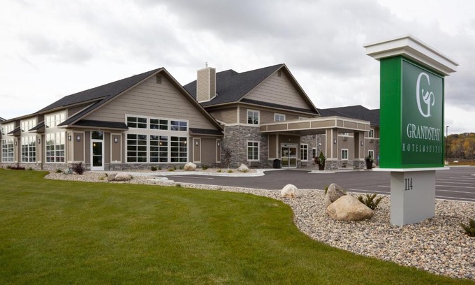Glenwood Hotel | GrandStay Hotel & Suites - Glenwood