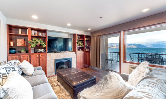 Chelan Condo | GrandView 303 -2 Bedroom Waterfront condo