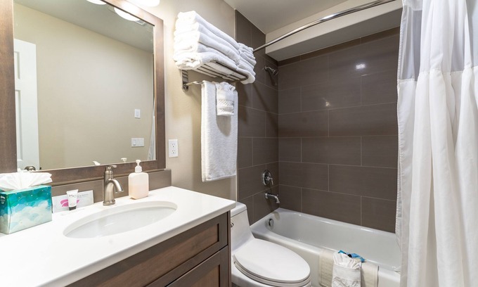 Chelan Condo | Grandview 513 Waterfront condo on Lake Chelan