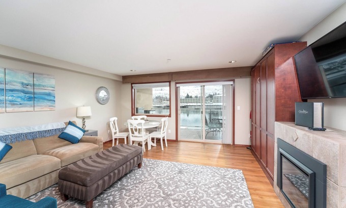 Chelan Condo | Grandview 624 Waterfront condo on Lake Chelan