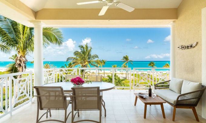 Grace Bay Condo | Grandview Penthouse 3 Bedroom plus bonus 4th bedroom Beach Front on Grace Bay