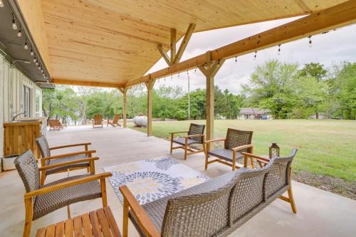 Checotah House | Grandview Spacious and Updated Beds for 10