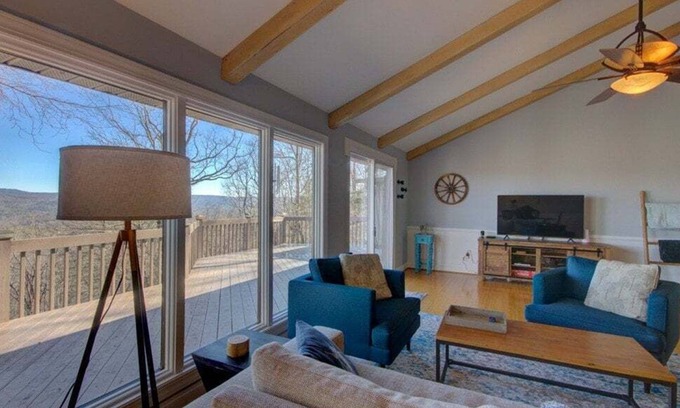 Pisgah Forest House | Grandview stunning mountain views near Brevard, single level, game room, fireplace, Biltmore Pass