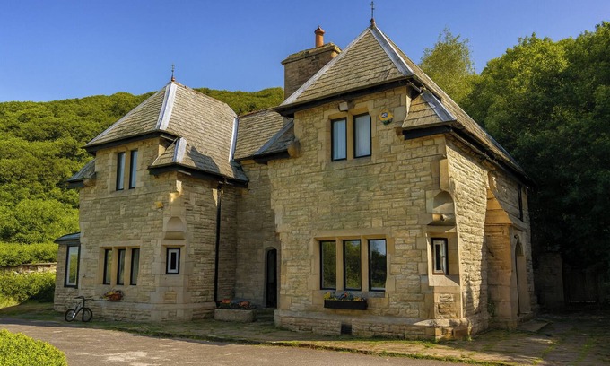 Bolton House | Grange Cottage Retreat in Bolton