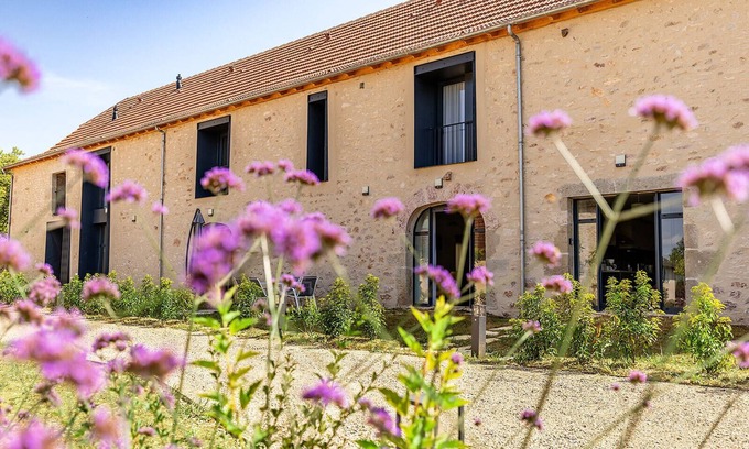 Assier House | Grange La Roca Masia - Les Iris, swimming pool, garden, 2 bedrooms 4/6 people