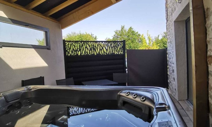 Landeronde House | Grange Rénovée Avec Jacuzzi