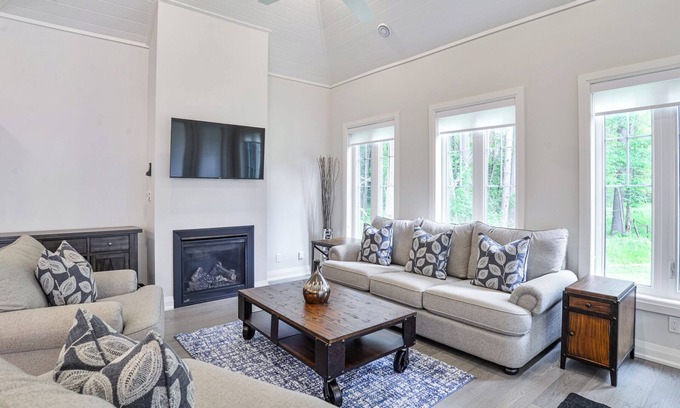Minett House | Granite Cottage (#17)