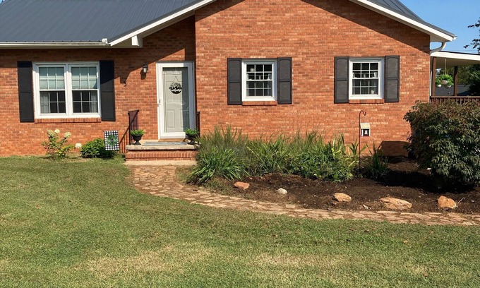 Granite Falls House | “Granite Getaway Cottage.” An adorable cottage in a quiet family neighborhood