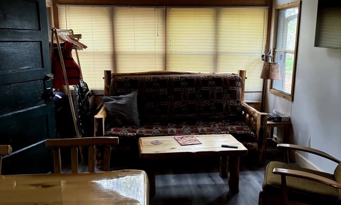 Northern Ontario Cabin | Granite Lake 2 Bedroom Cabin