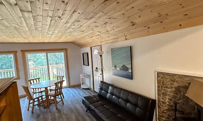 Northern Ontario Cabin | Granite Lake 3 Bedroom Cabin