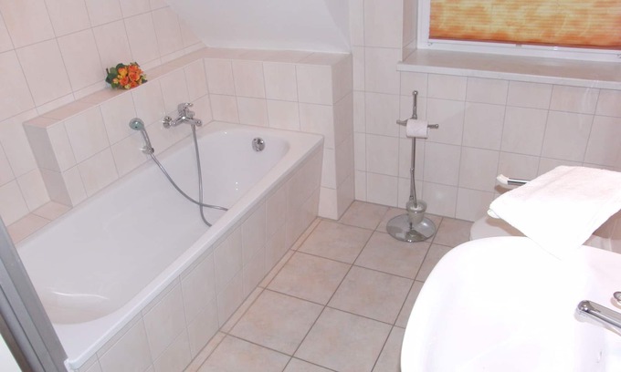 Kaschow Apartment | 'Granitz Castle': Large apartment for up to 6 guests (with extra bed)