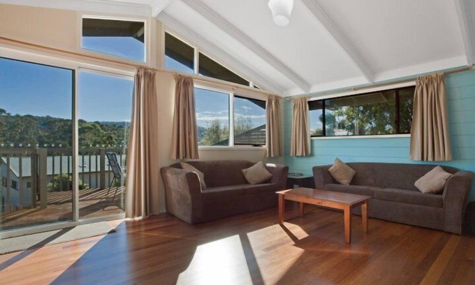 Merimbula Cabin | Grantys - 4 bedroom pet friendly house
