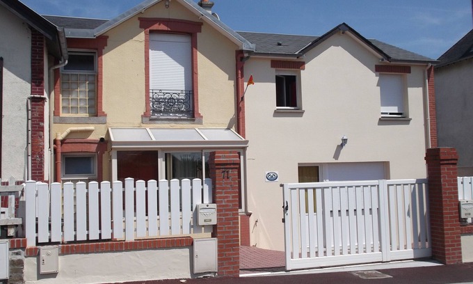 Granville House | Granville and Chausey islands house 50 m from the sea with small garden and terrace