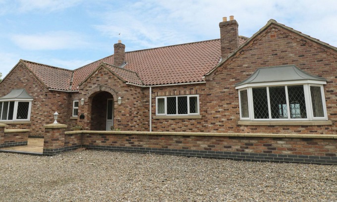 Pocklington House | GRANVILLE LODGE, pet friendly, with a garden in Pocklington