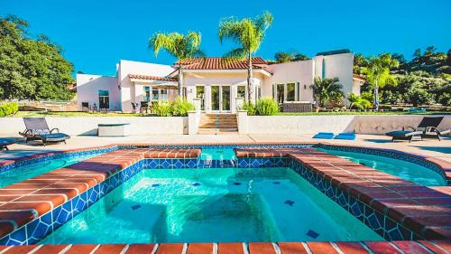 Temecula House | Grapevine by AvantStay Secluded 5BR Villa 4 Acres of Vineyards Avo Groves