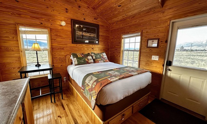 Livingston Cabin | Grass Hopper Cabin (Cabin #4)