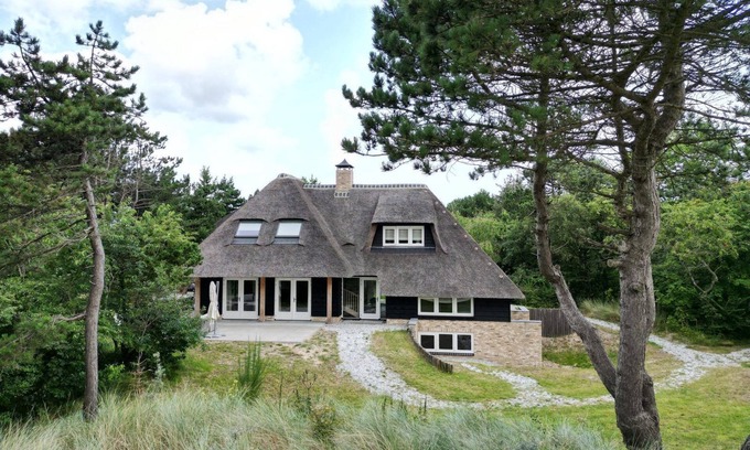 Municipality of Ameland House | Grauwe Duun, a beautiful villa for 10 people close to the beach entrance.