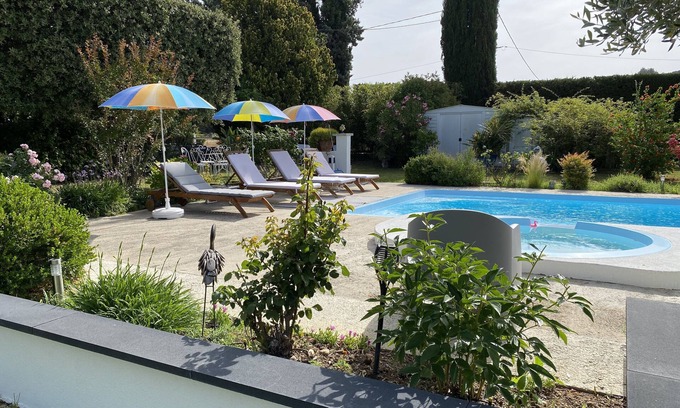 Montfrin House | Gray flamingo house