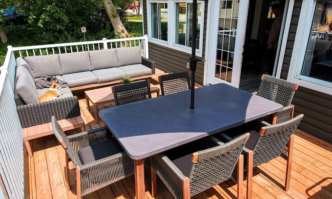 Grand Bend Cottage | Gray Haven: Booking Summer 2025! 30s walk to Beach! Lake View Patio, Hot Tub