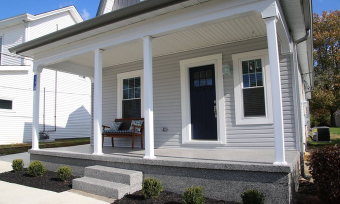 Williamstown House | Gray's Landing- NEWLY Renovated/1.8 miles to the ARK!