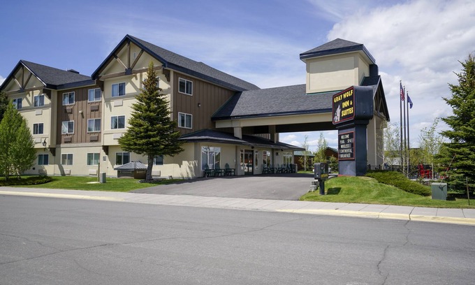 West Yellowstone Hotel | Gray Wolf Inn & Suites