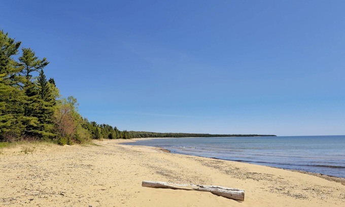 Manistique Hotel | Gray Wolf Lodge