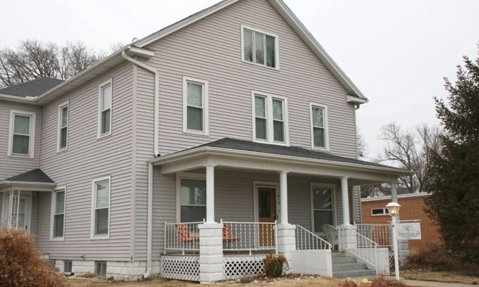 Fairbury Bed & Breakfast | Grayhouse Inn - Room #6