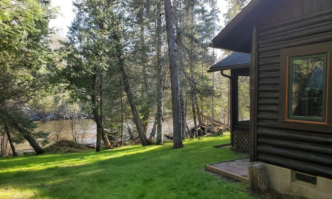 Grayling Cabin | Grayling, MI - Fisherman's Log Cottage on the "Holy Waters" of the AuSable River