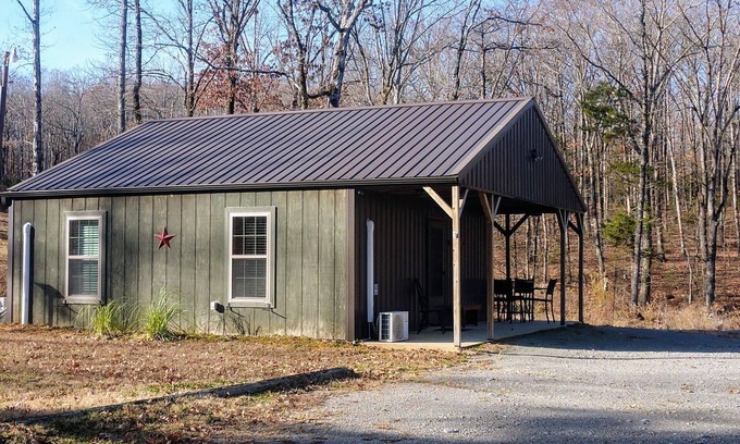 Rosie Cabin | Greasy Bend off-road park 5 min.nBatesville speedway 25 min.nBatesville 20 min.