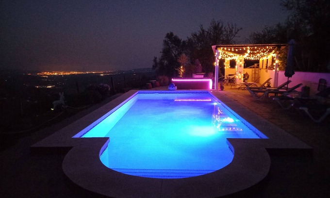 Comares Apartment | Great 2 Bedroom Apartment with wonderful views, Swimming Pool and Jacuzzi