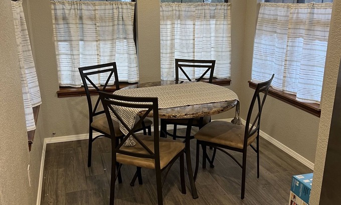 Alamogordo House | Great 3 Bedroom, 2 bath house near golf course with fully stocked kitchen