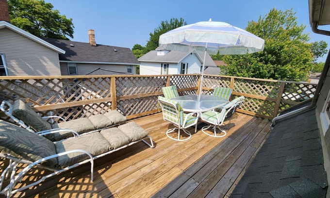 Manistee House | Great 3-bedroom House close to town and beaches, in Manistee , deck, WiFi and AC