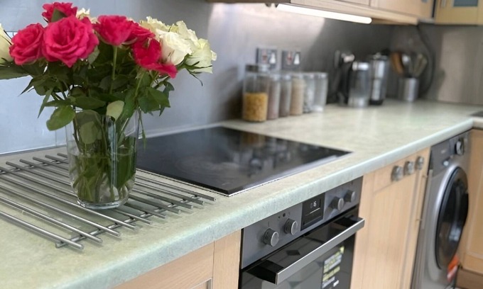 Thornton House | Great 5-Bedroom House in Thornton Road sleeps 14+