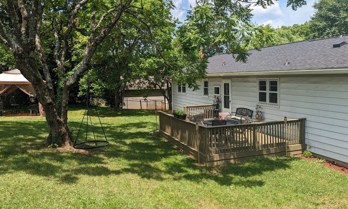 Kingston House | Great American Getaway- Small lake town near Knoxville.