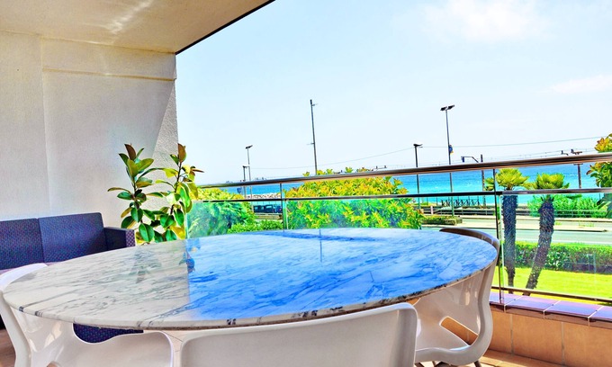 Vilassar de Mar Apartment | Great apartment on the beach, very close to Barcelona. First sea line