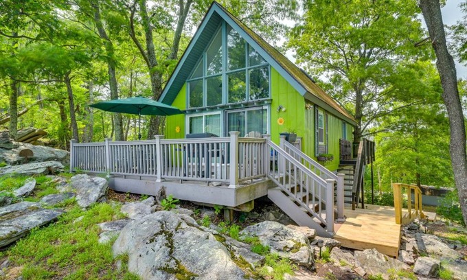 Great Cacapon House | Great Cacapon Cabin with Mountain Views