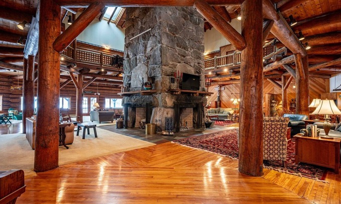 Old Forge Condo | Great Camp Hollywood Hills