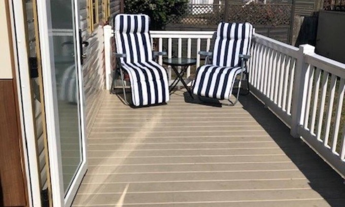 Harwich House | Great caravan with decking and Wi-Fi at Dovercourt Holiday Park ref 44002F