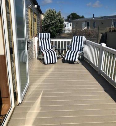 Harwich Other | Great Caravan With Decking At Dovercourt Holiday Park Ref 44002F
