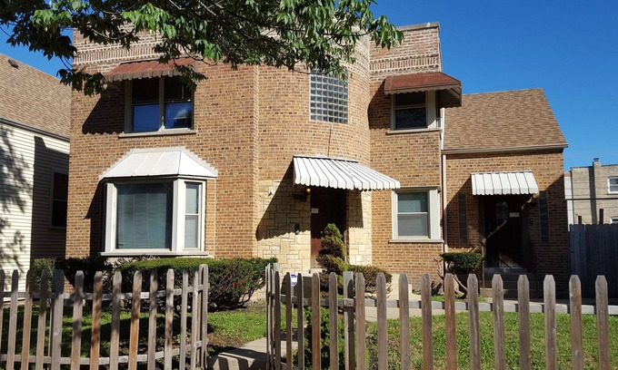 Irving Park East Apartment | Great Chicago getaway