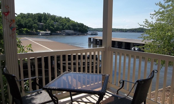 Lake Ozark Condo | Great Condo Very Close to Water's Edge & Docks! Smaller Complex! King Bed!